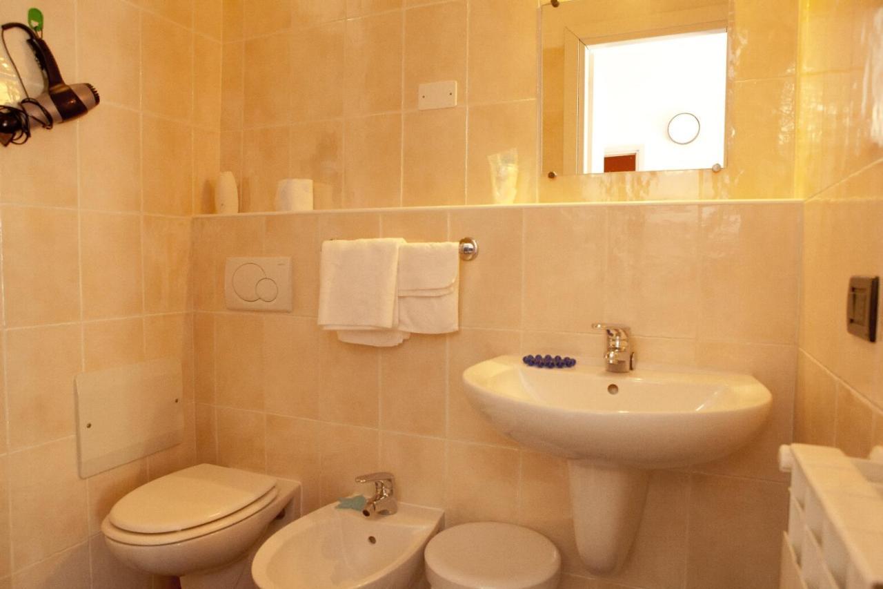 Hotel Della Piazzetta Varazze Εξωτερικό φωτογραφία